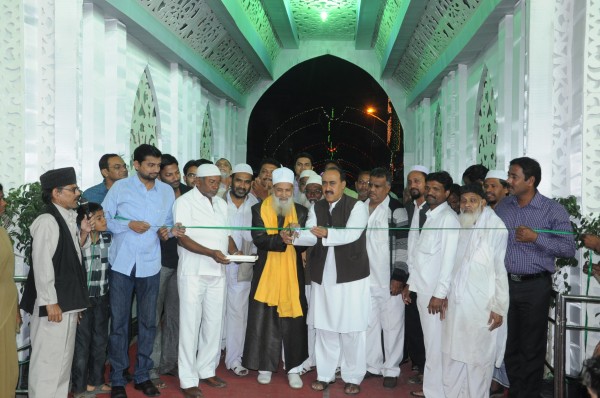 Maulana Mufti Kalandar and Anees Ahmed inagurated the gate near chitnis park sq