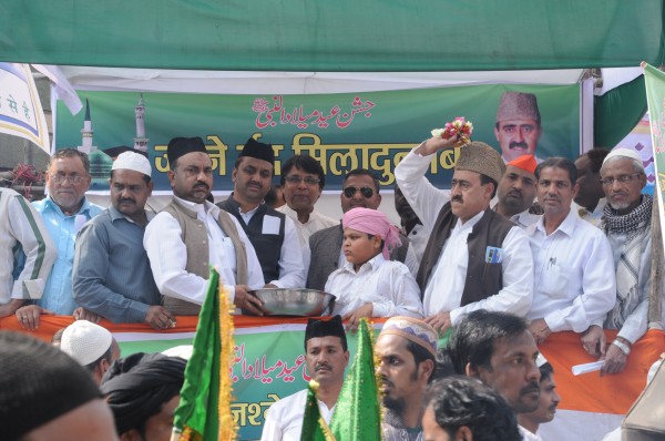 Anees Ahmed greeting the crowd