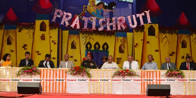 (From Left to Right) Dr. Rashmi Shahu, Dr. R.S.Pande, Dr. V.S.Deshpande, Shri Chandrakantbhai Thakar, Major General MMS Bharaj, Shri Banwarilal Purohit, Shri Govindlal Agarwal, Shri Ashokkumar Pacheriwala, Prof. Q.H.Jeevaji, Prof. P.A. Dwsaramwar.