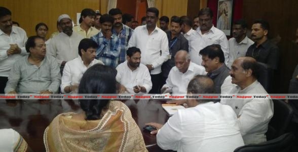 Saving crucial hours... Chief MInister Prithiviraj Chavan addressing the meeting at Ramgiri on Friday as Congress candidate from Nagpur parliamentary constituency and MP Vilas Muttemwar and State's Employment Guarantee Minister Nitin Raut paid attention together along with other party leaders for bettering party's performance this general election.