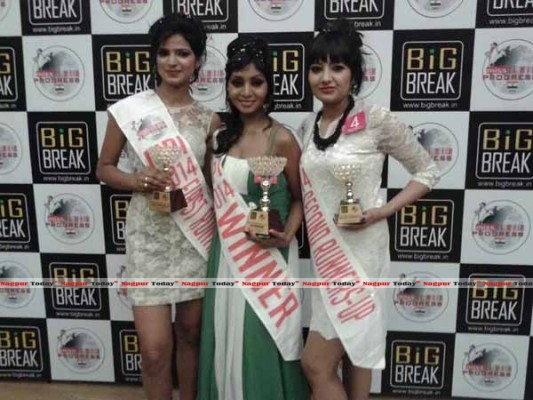 Miss Progress India Shital Upare (Centre) from Nagpur won the Miss Progress India 2014 title in an event held in Chandigarh on April 20. Ruchika Sambhi (left) and Renu Pruthi became the first and second runner up respectively.