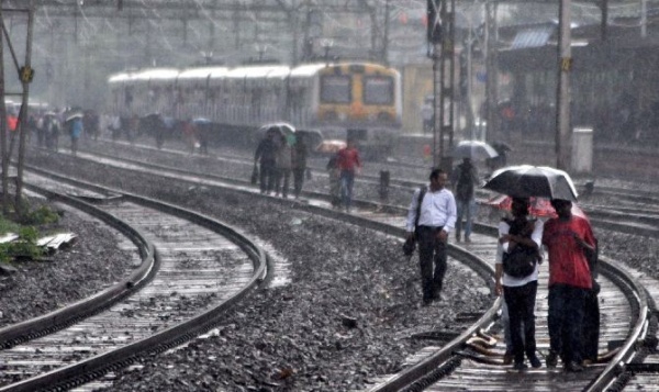 Mumbai Rain, Train