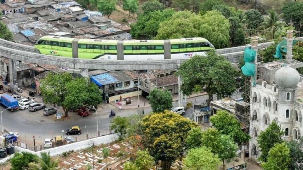 Two empty monorail coaches gutted, services suspended Two empty monorail coaches gutted, services suspended