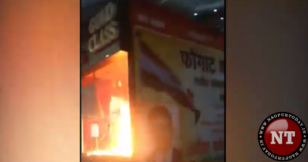 Padmaavat row: Karni Sena members set ticket counter at CTC Mall Faridabad afire