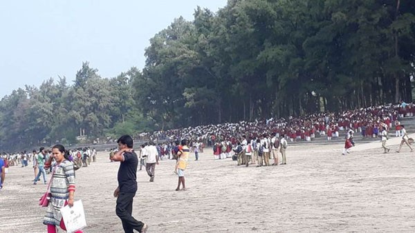 Maharashtra: Boat carrying 40 students capsizes in Dahanu, 4 dead