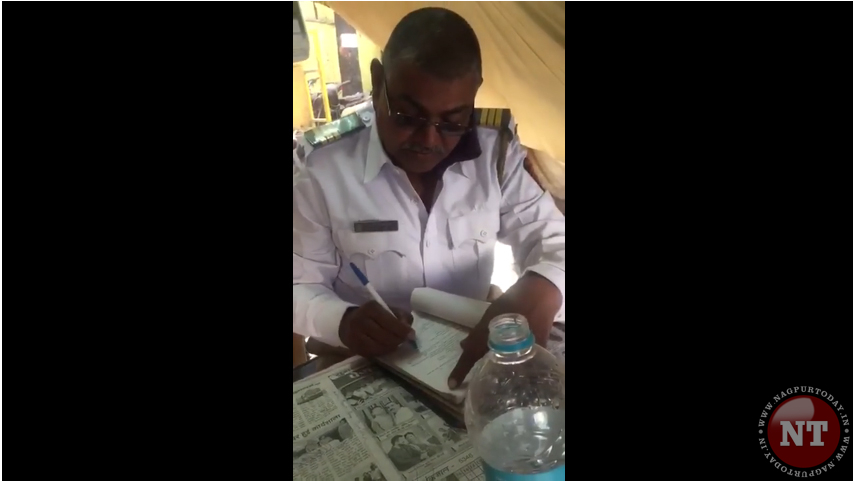 Watch Video: Traffic cop caught taking money from erring student forcibly for rule violation
