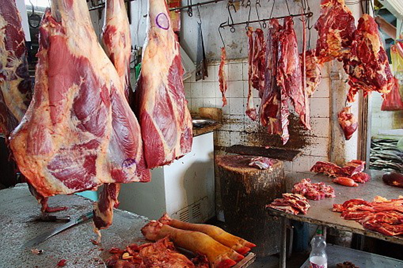 Bombay HC stays revoking of meat-sellers’ licence over suspicion of selling beef