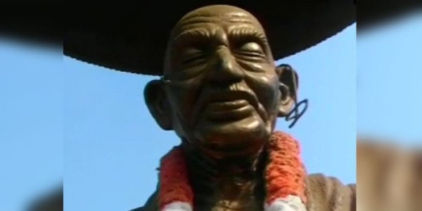 Mahatma Gandhi Statue