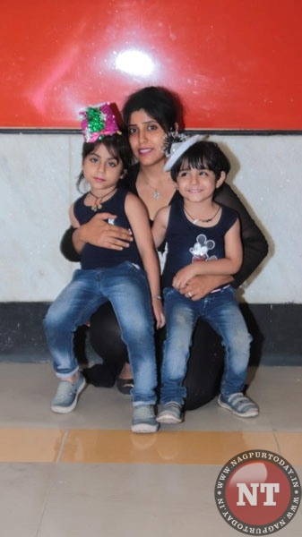 Muskan Lalwani along with Aayana and Pari