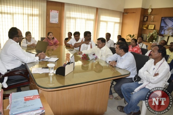 Congress Meets new Municipal Commissioner Virendra Singh (1)