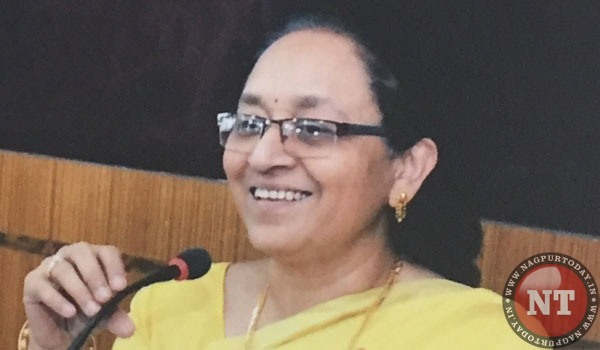 Dr Mrunalini Fadnavis VC of Solapur University