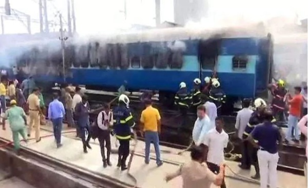 Fire Breaks Out In Coach Of Solapur Express At CST Railway in Mumbai copy