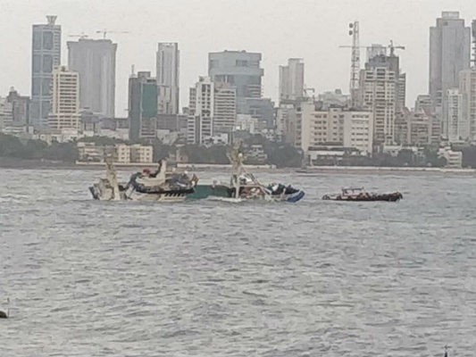 Floating restaurant capsizes off Mumbai, no casualties