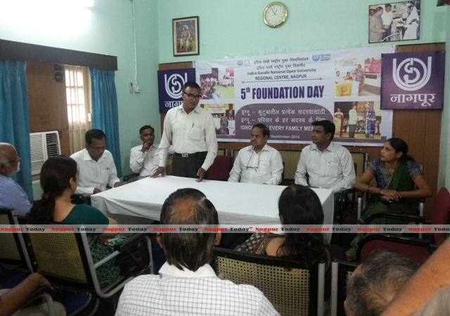 DrVinodTiwarisharinghisexperiencesatIGNOUs5thFoundationDayThemeonIGNOU-Foreveryfamilymember.jpg