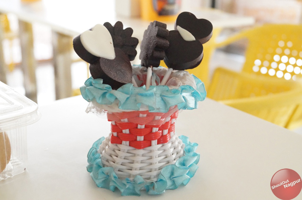 A Cake In 12 Minutes At Nagpur's New Exciting Bakery Breads N Beyond ...