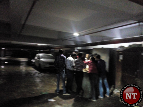 Video: \u092e\u0928\u092a\u093e \u0906\u092f\u0941\u0915\u094d\u0924\u093e\u0932\u092f \u0915\u0947 \u0928\u0940\u091a\u0947 \u091a\u0932\u0924\u093e \u0939\u0948 \u091c\u0941\u0906 \u0905\u0921\u094d\u0921\u093e Nagpur Today : Nagpur News