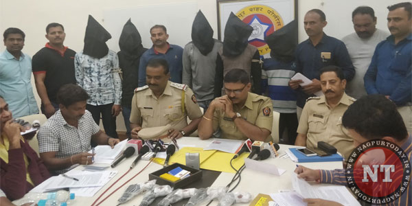 Nagpur police busts counterfeit branded clothing racket - www