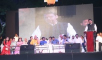 Viky Kukareja, Devendra Fadnavis