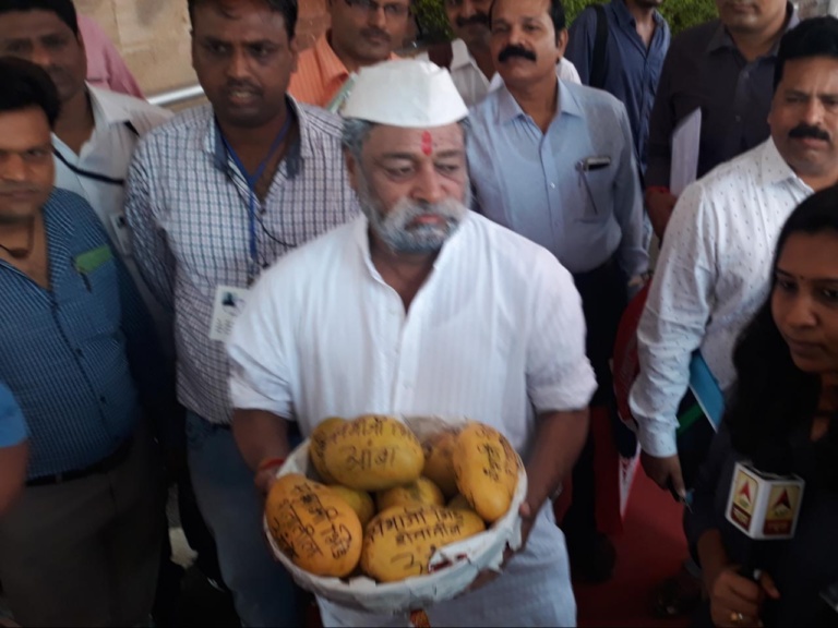 NCP leader Gajbhiye demands arrest of Sambhaji Bhide in unique style Nagpur Today : Nagpur News