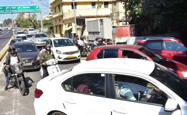 Image result for Infra Glitch : Newly opened Sadar flyover leads to traffic chaos at LIC square