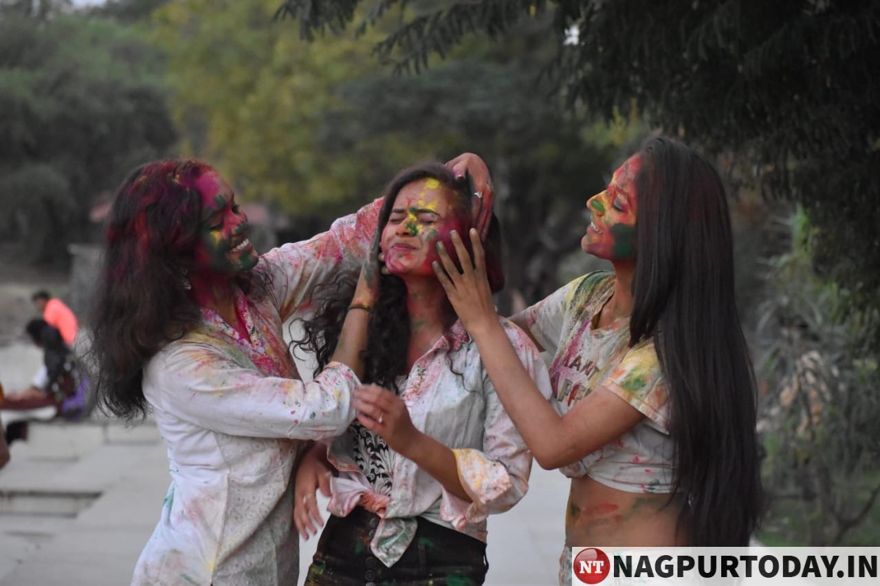 Bura Mat Mano Holi Hai Nagpurians celebrate Festival of Colours in