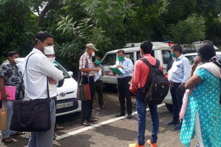 अस्थाई आरोग्य कर्मचारियों का शिष्टमंडल स्वस्थ अधिकारी सवई से मुलाकात की