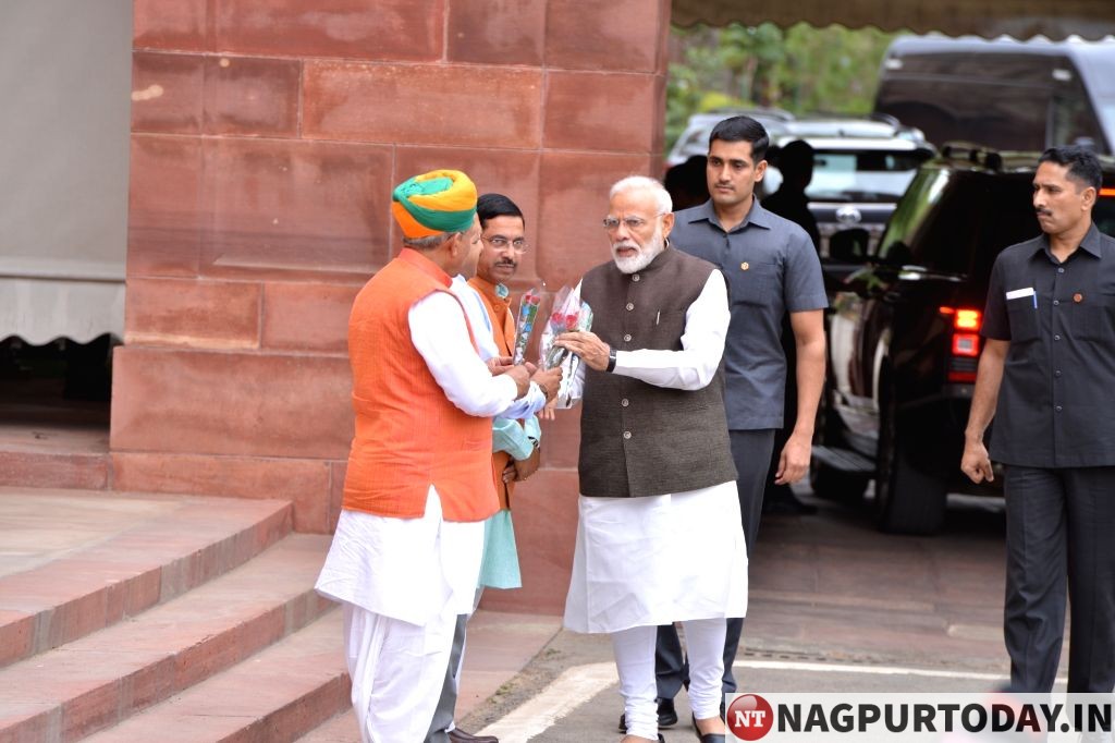 https://www.nagpurtoday.in/wp-content/uploads/2020/09/union-ministers-pralhad-joshi-and-arjun-ram-857374.jpg