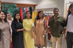 दिव्यांगांच्या ‘खादी शो’ला उत्स्फूर्त प्रतिसाद