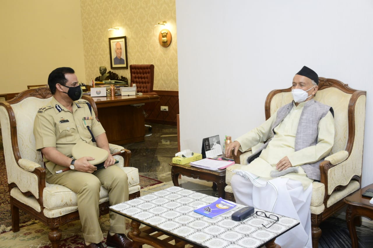 मुंबईचे नवनियक्त पोलीस आयुक्त हेमंत नगराळे यांनी घेतली राज्यपालांची भेट