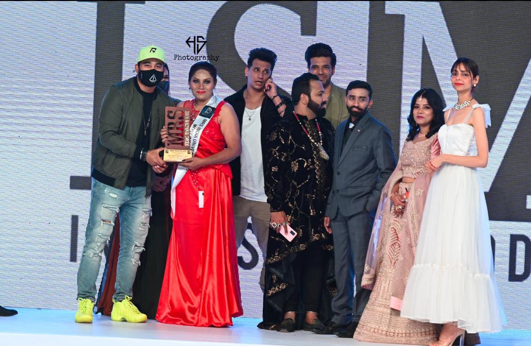 Nagpur’s Rajni Barge crowned with India’s Supermodel 2021