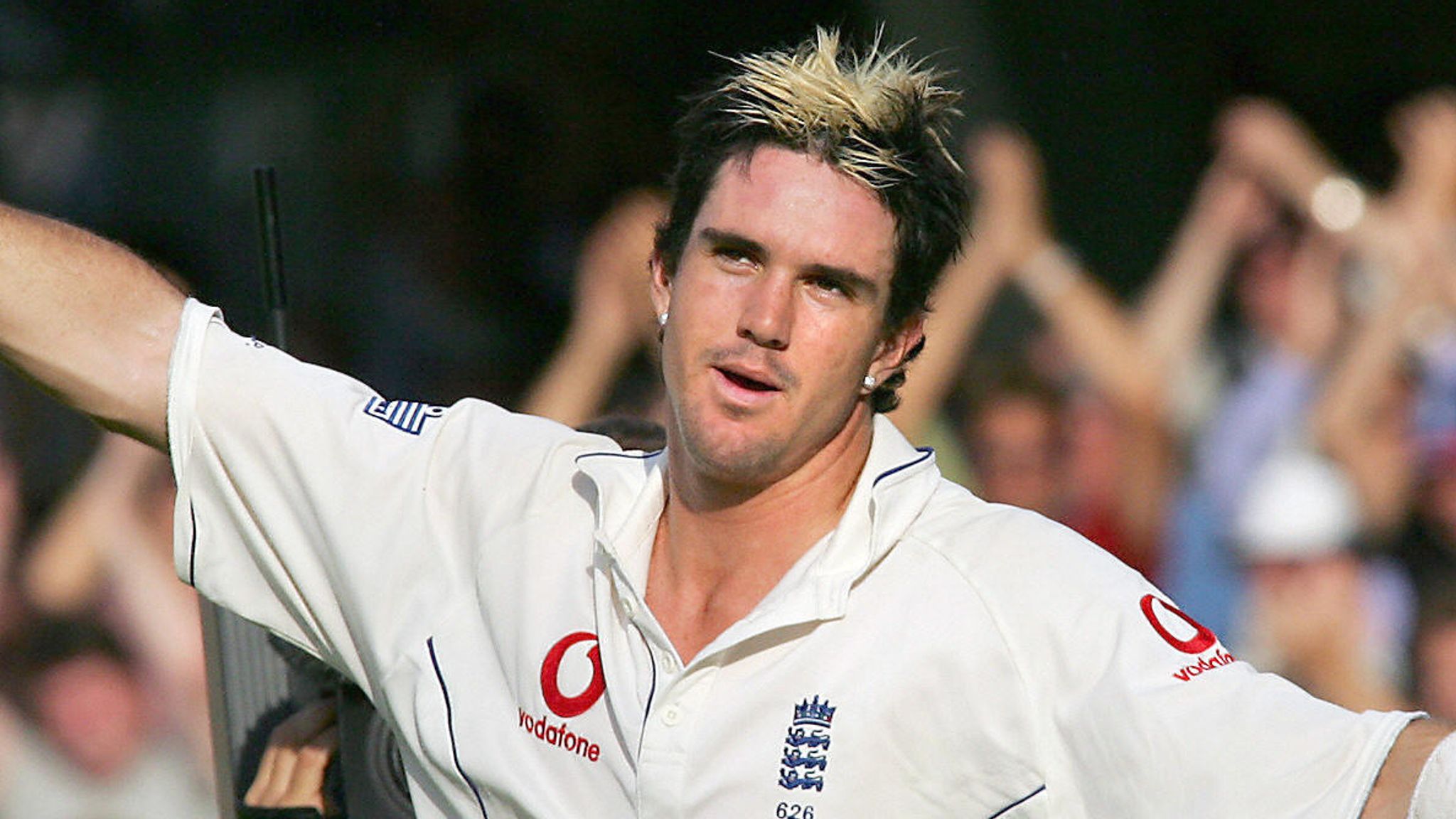 Kevin Pietersen's Bold New Look: Blue Hair - wide 9