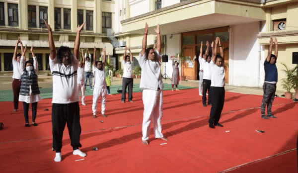 प्रत्येकाने दैनंदिन जीवनात योगाचा अंगीकार  करावा : महापौर दयाशंकर तिवारी