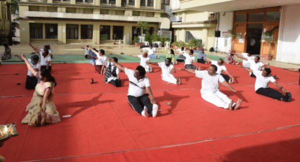 प्रत्येकाने दैनंदिन जीवनात योगाचा अंगीकार  करावा : महापौर दयाशंकर तिवारी