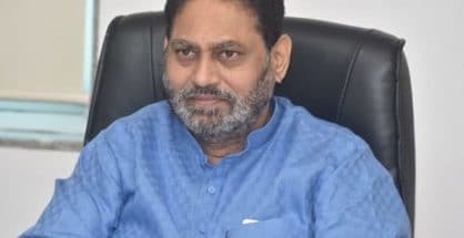 Dr Nitin Raut poses a question to Fadnavis on air pollution in Nagpur