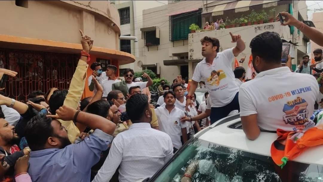 Video BJPCongress workers clash near RSS Headquarters in Nagpur