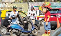 Nagpur traffic cops start 3-days helmet campaign at petrol pumps