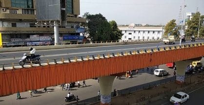 Man on bike falls from Sadar flyover, dies