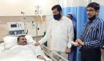 पालकमंत्री यांची नक्षल चकमकीत जखमी झालेल्या जवानांची दवाखान्यात जाऊन भेट