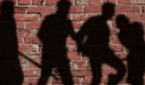 Couple thrashes man over mobile phone in Pardi, hubby arrested