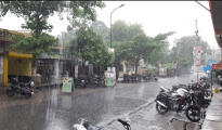 बारिश ने दी गर्मी से राहत, तेज ठंडी हवाओं से मौसम हुआ सुहाना