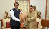 राज्यपाल कोशियारी से मिले देवेंद्र फडणवीस, फ्लोर टेस्ट की मांग;