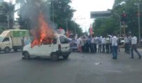 Video: Youth Congress members burn empty car at GPO Square in Nagpur, creates panic