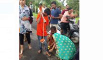 गोंदिया: कावड़ियों के धोए पैर , फूल भी बरसाए