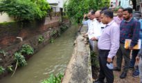 मनपा आयुक्त, अधिकारियों ने किया बारिश की स्थिति का निरीक्षण