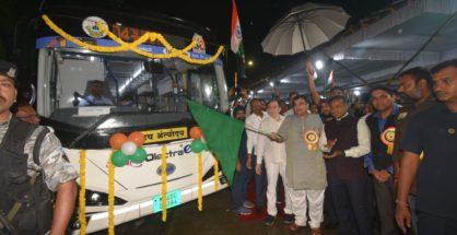 Gadkari launches 17 e-buses for Aapli Bus fleet in Nagpur