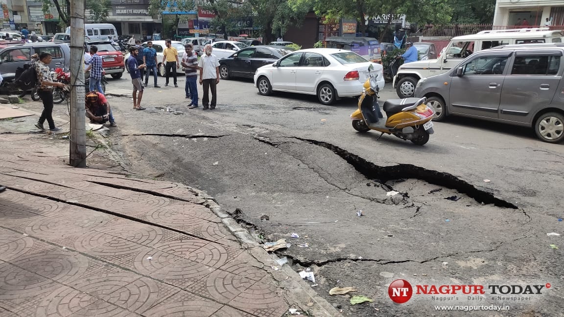 Road caves in at Lokmat Square in Nagpur