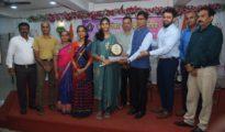 श्री दिगंबर जैन युवक मंडल ने किया मेधावी  विद्यार्थियों का स्वागत व सत्कार