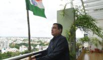 Union Minister Nitin Gadkari hoists National Flag at home in Nagpur