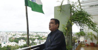 Union Minister Nitin Gadkari hoists National Flag at home in Nagpur