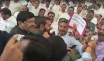 Video: 50 खोके, एकदम ओके… नारेबाजी के बीच महाराष्ट्र विधानसभा में भिड़े शिंदे और उद्धव गुट के विधायक